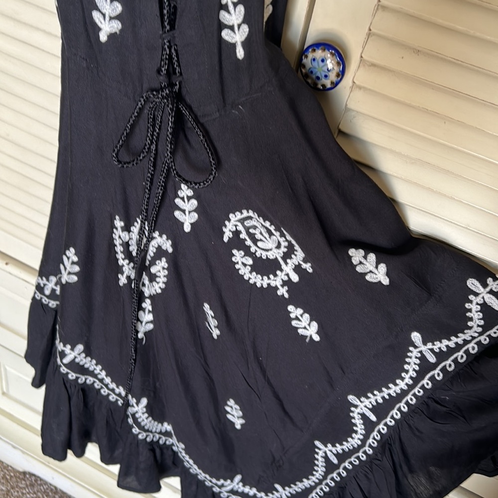 J.GEE Embroidered Dress - Picture 2 of 5